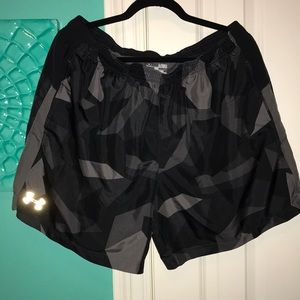 UA SHORTS